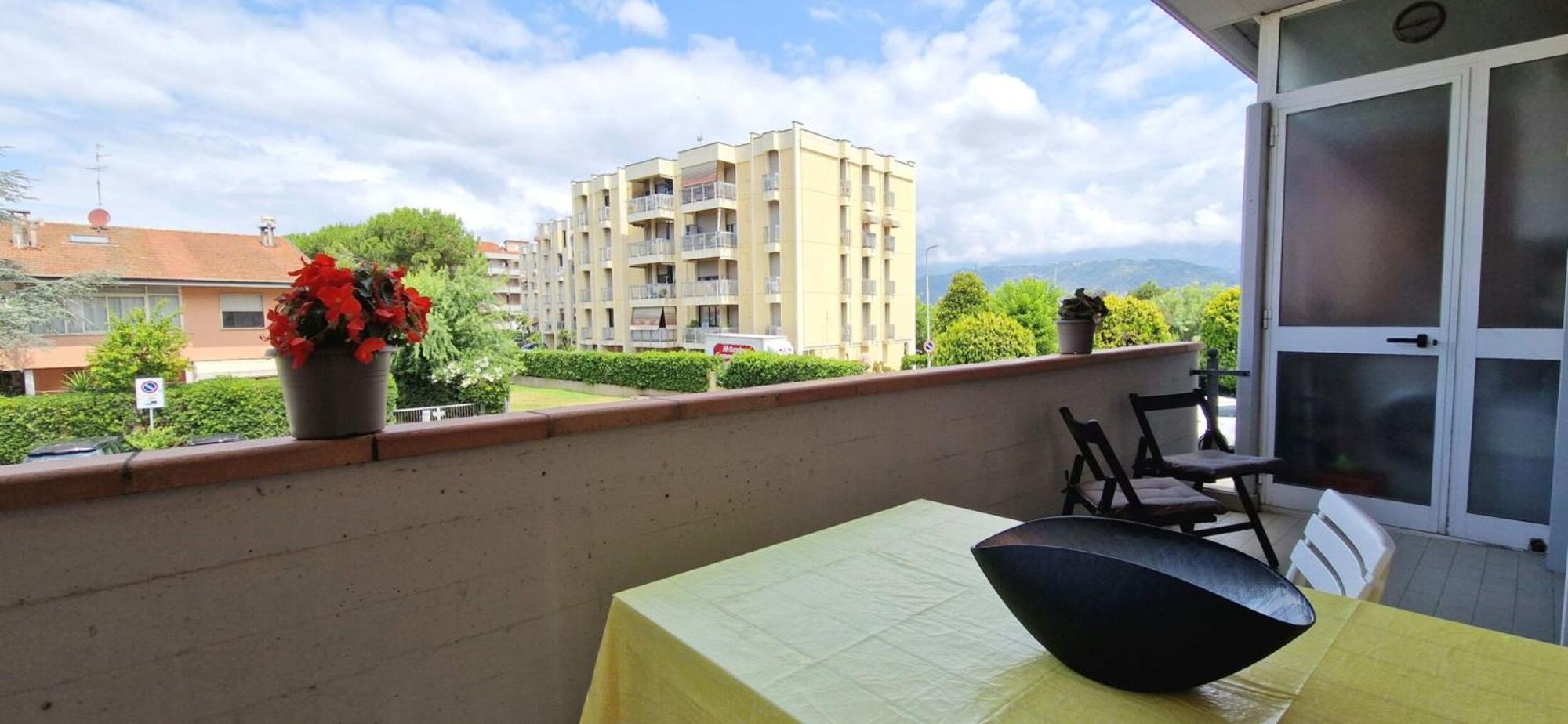 Large Panoramic Terrace 2-Bedroom In Viareggio Sleeps 4 Exterior photo