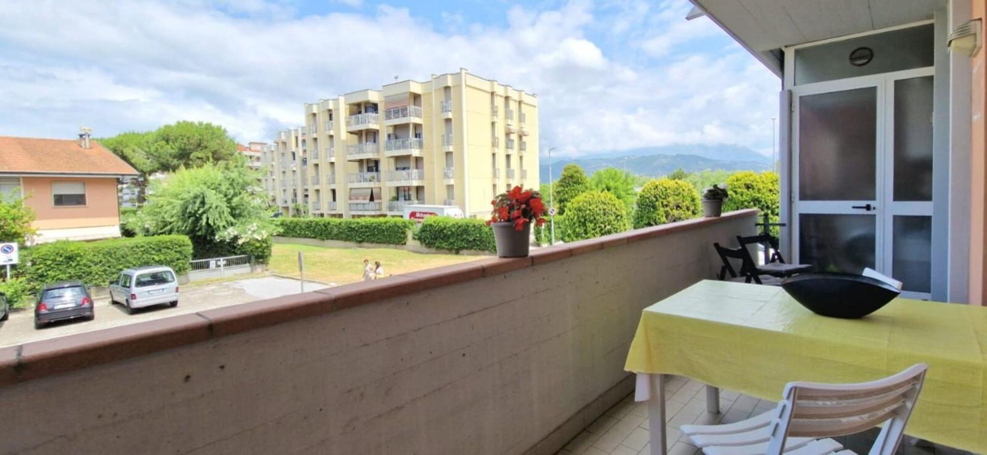 Large Panoramic Terrace 2-Bedroom In Viareggio Sleeps 4 Exterior photo