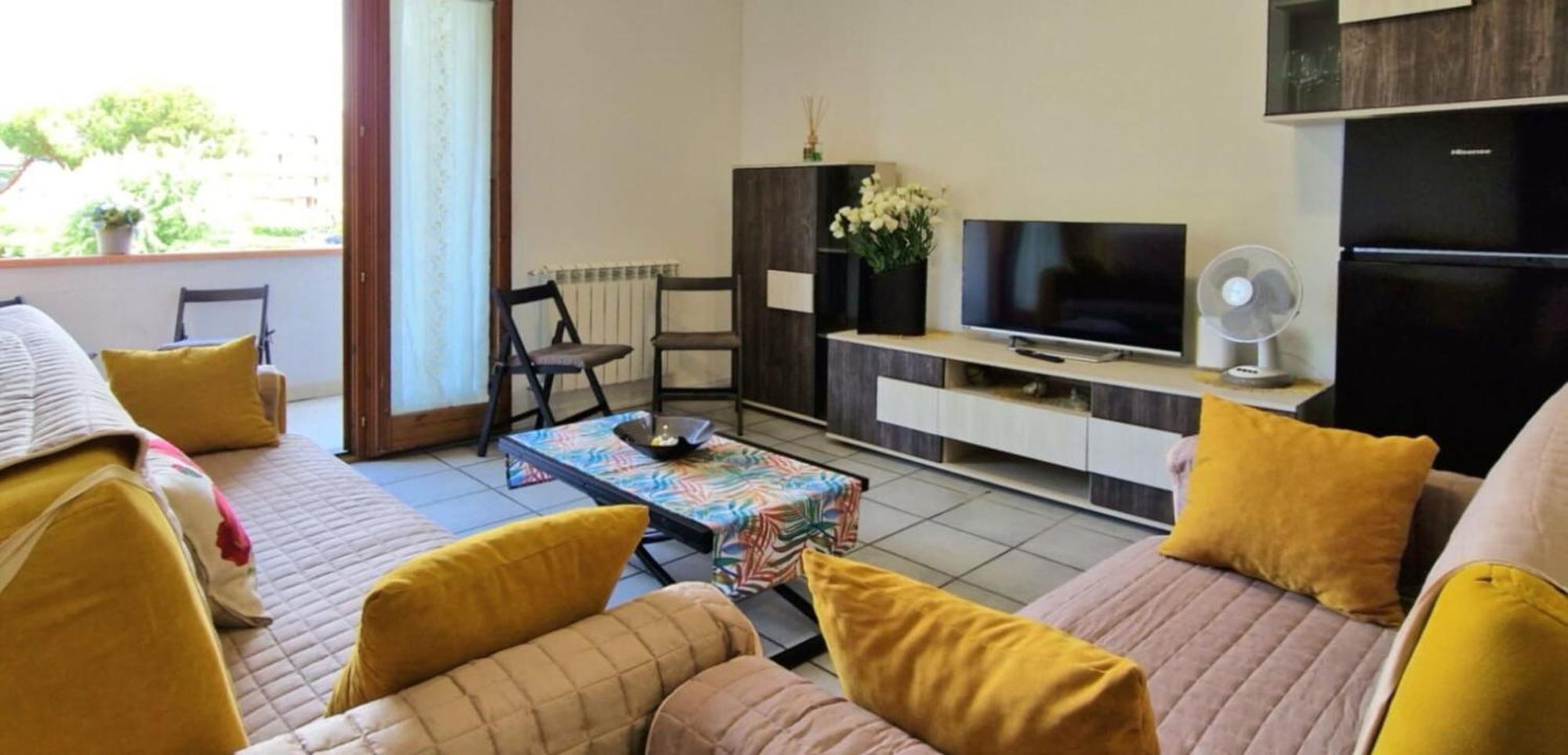 Large Panoramic Terrace 2-Bedroom In Viareggio Sleeps 4 Exterior photo